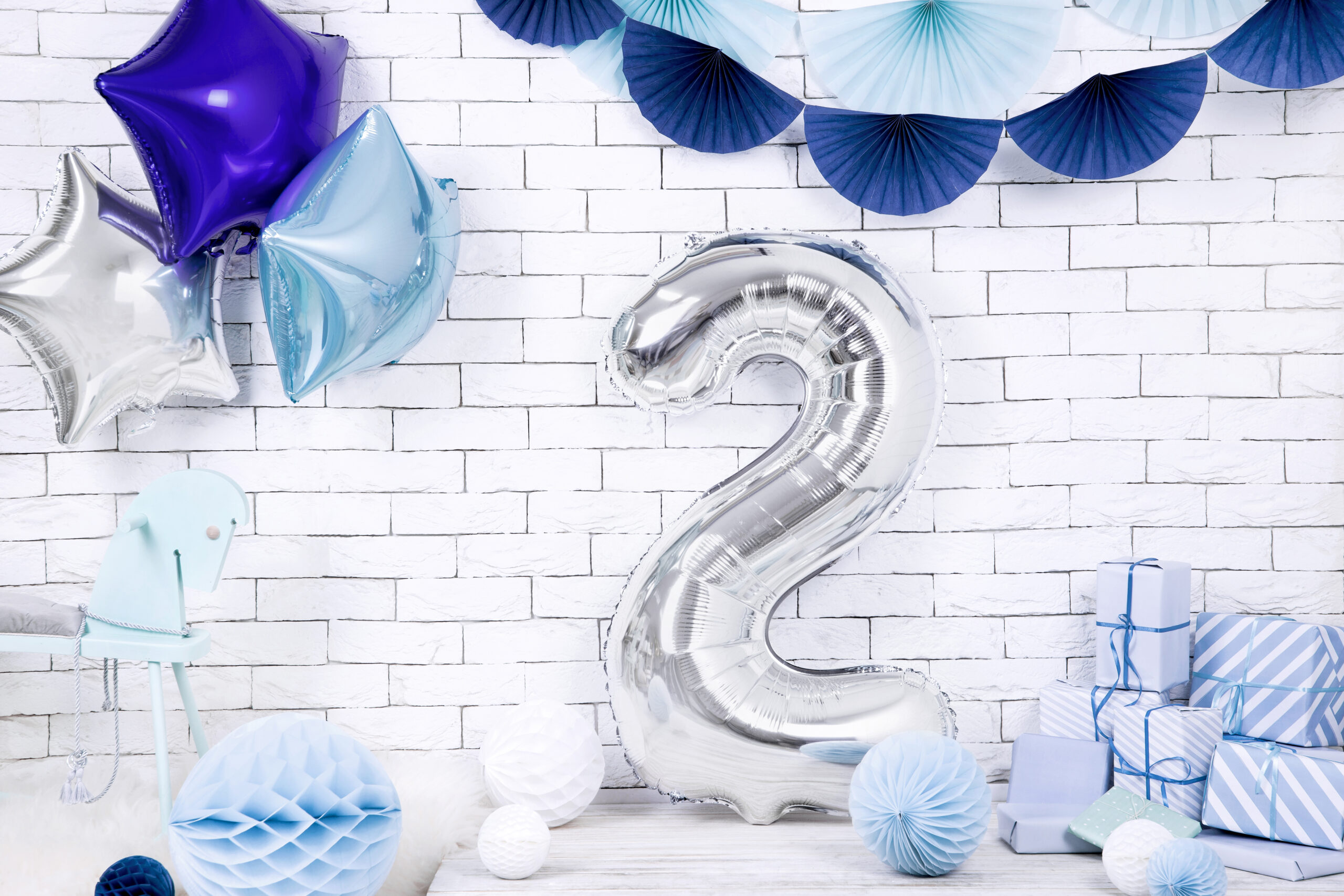 Ballon Aluminium Chiffre « 2 » 86 cm Argent 1 Ballon chiffre 2 argenté de 86 cm, décoration de fête ou d’anniversaire.