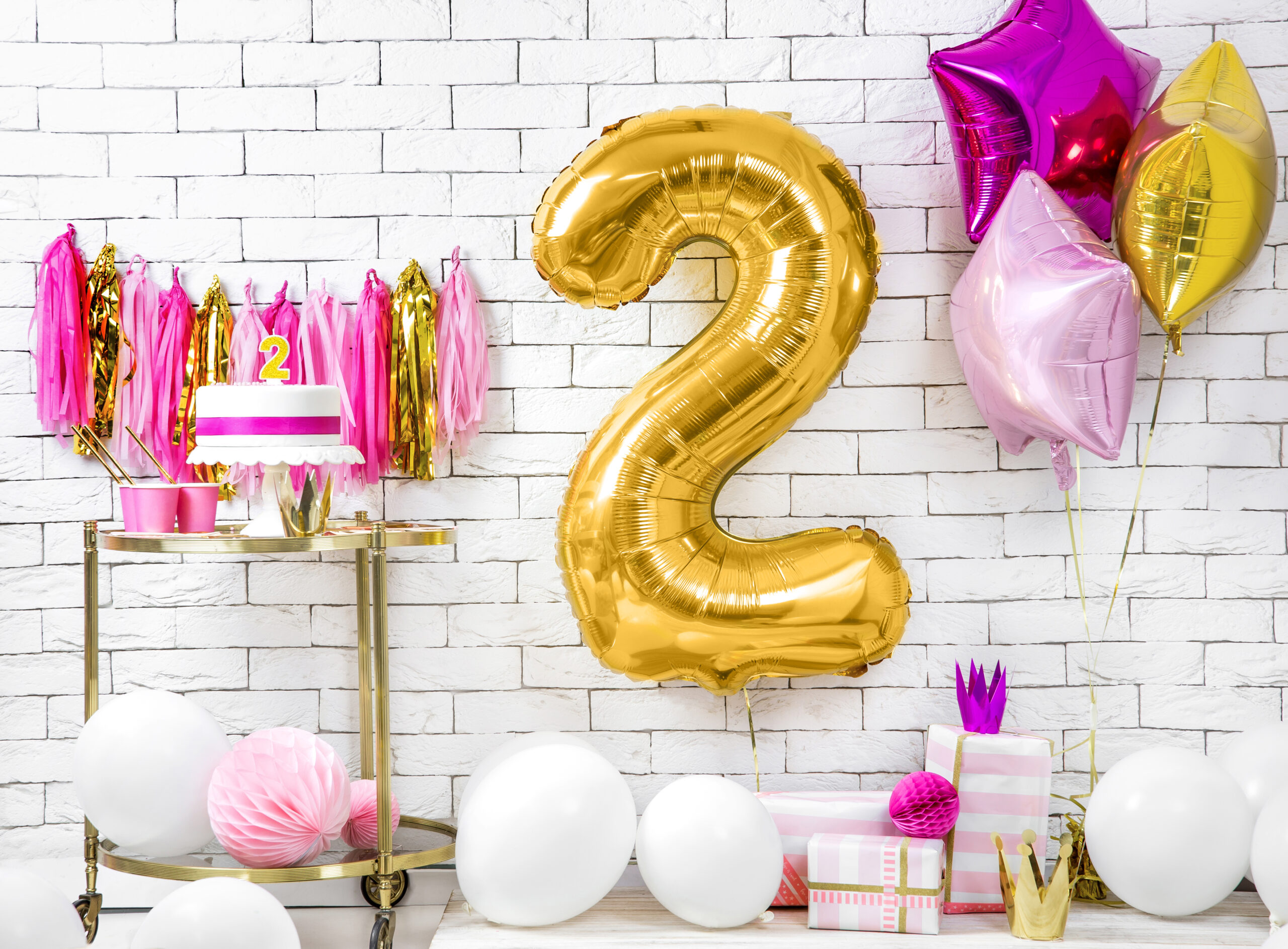 Ballon Aluminium Chiffre « 2» 86 cm Or 1 Ballon chiffre 2 doré de 86 cm, décoration de fête ou d’anniversaire.