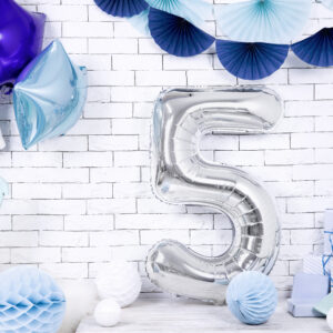Ballon Aluminium Chiffre «6» 86 cm Or 6 Ballon chiffre 5 argenté de 86 cm, décoration de fête ou d’anniversaire.