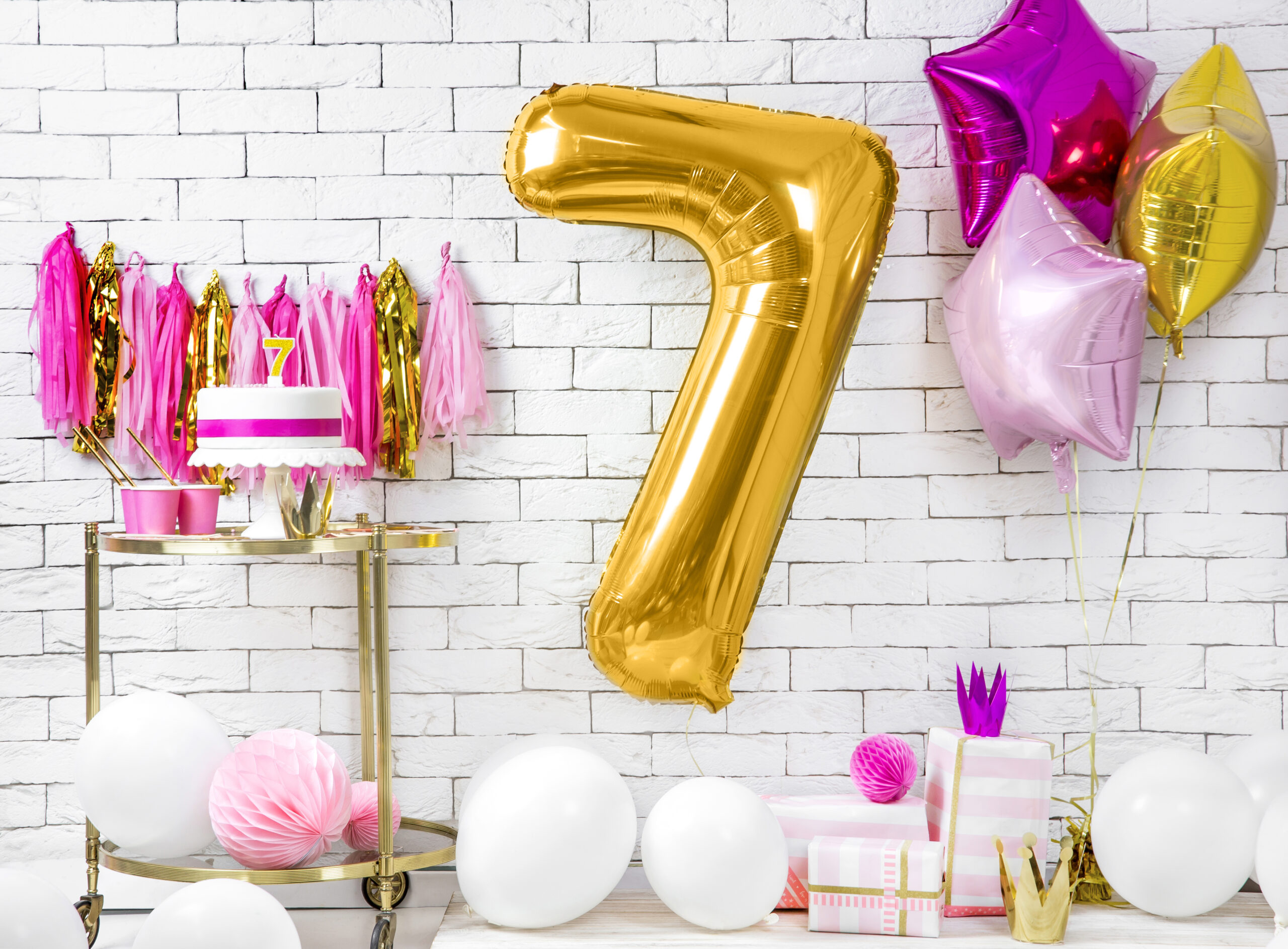 Ballon Aluminium Chiffre « 7» 86 cm Or 1 Ballon chiffre 7 doré de 86 cm, décoration de fête ou d’anniversaire.