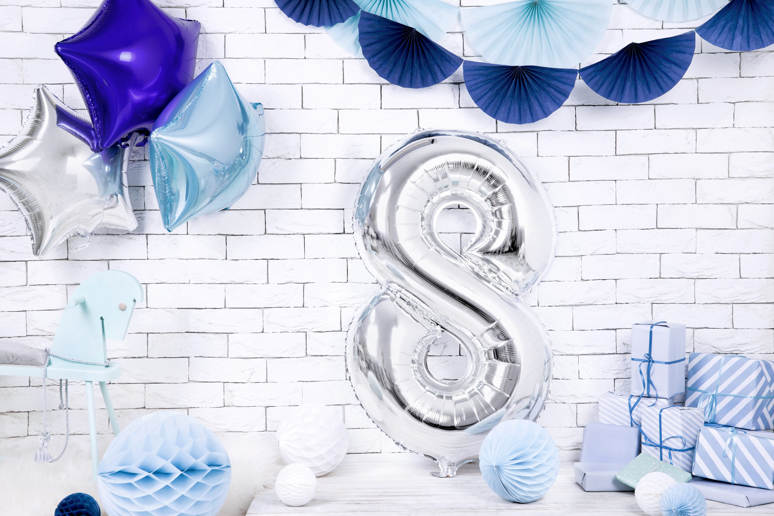 Ballon Aluminium Chiffre « 8 » 86 cm Argent 1 Ballon chiffre 8 argenté de 86 cm, décoration de fête ou d’anniversaire.